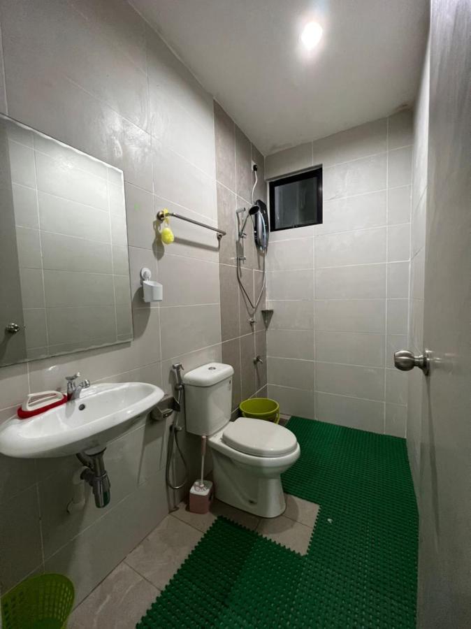 Faiz Homestay Kuching Exterior foto